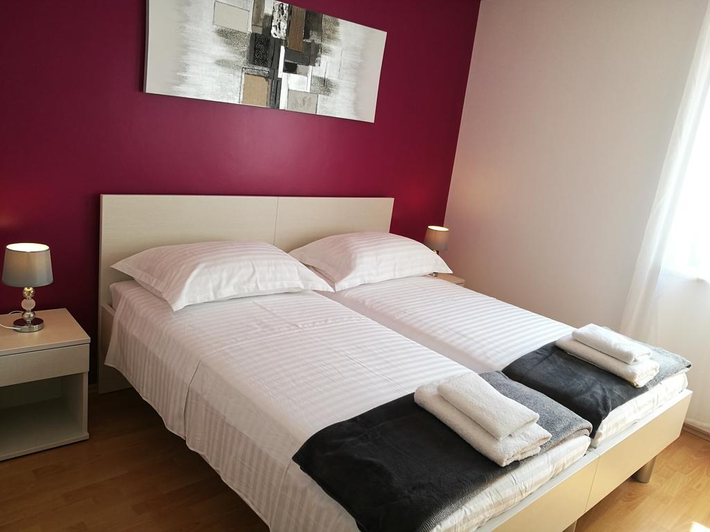 Apartments Benika Bol Extérieur photo